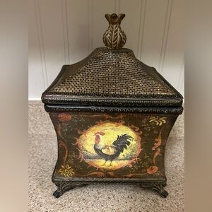 Vintage Farmhouse Rooster Decorative Box
Lift-off Lid